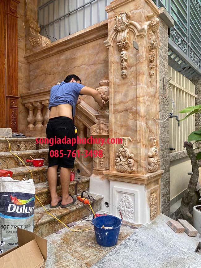 thợ thi cong giả đá
