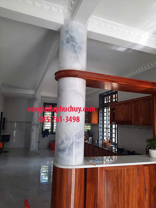 trang trí giả đá phòng bếp