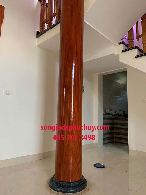 cột giả gỗ phòng khách