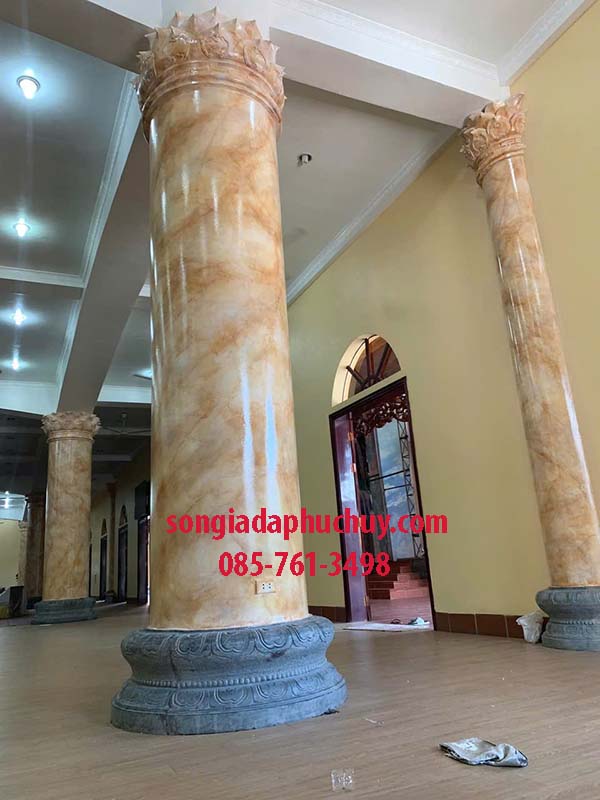 cột sơn giả đá màu nâu trong nhà