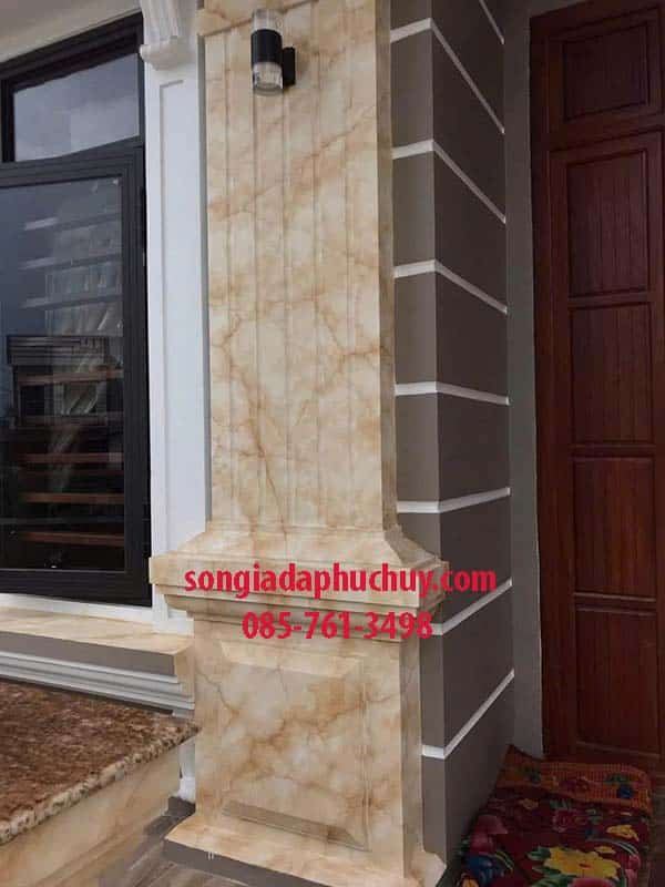 cột vuông sơn giả đá màu vàng