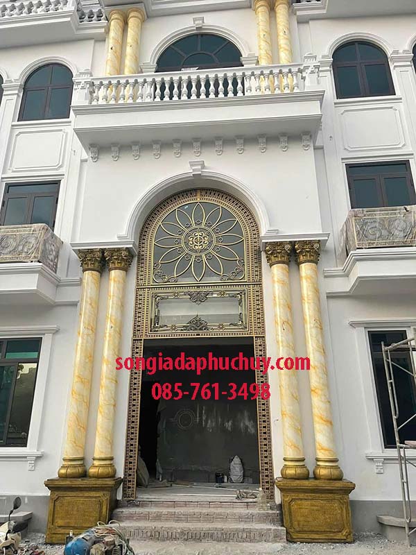 cột cẩm thạch màu vàng