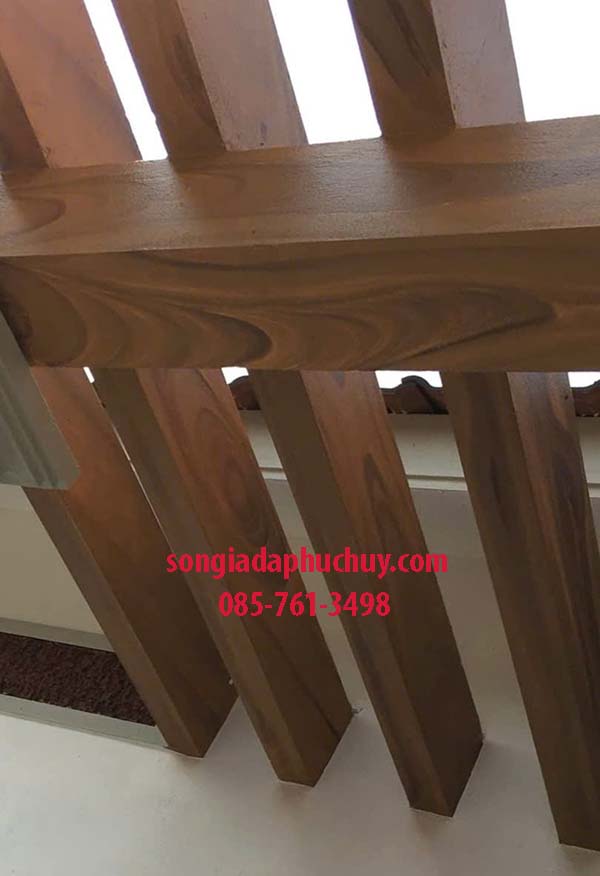 sơn giả gỗ cột sắt vuông