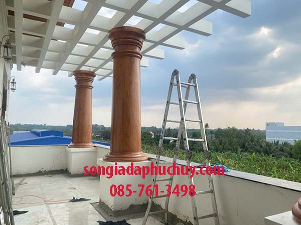 sơn cột giả gỗ đẹp