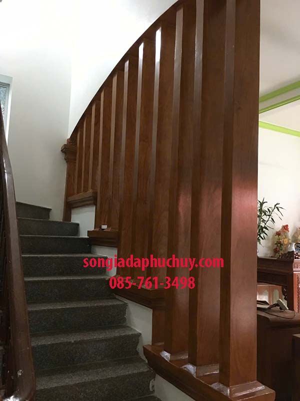 vách ngăn sắt vẽ vân gỗ