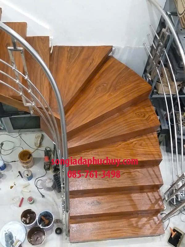 cầu thang sơn giả gỗ