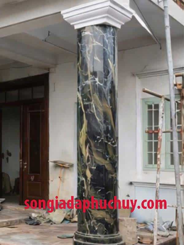 cột sơn đá cẩm thạch màu đen cho không gian ngoại thất