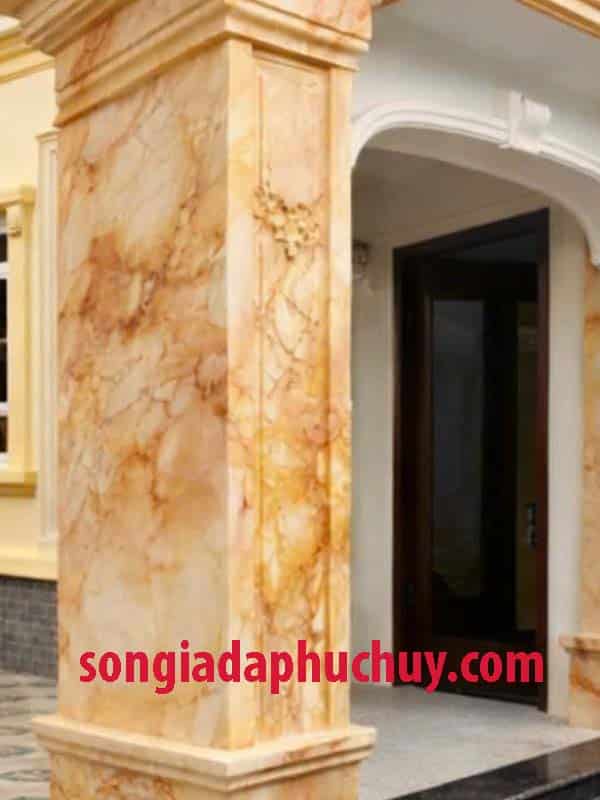 cột vuông ngoài trời sơn cẩm thạch màu vàng đậm sang trọng cho nhà