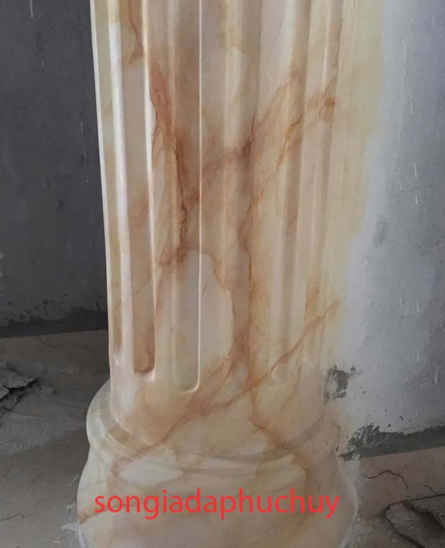 cột giả đá trong nhà vân cẩm thạch