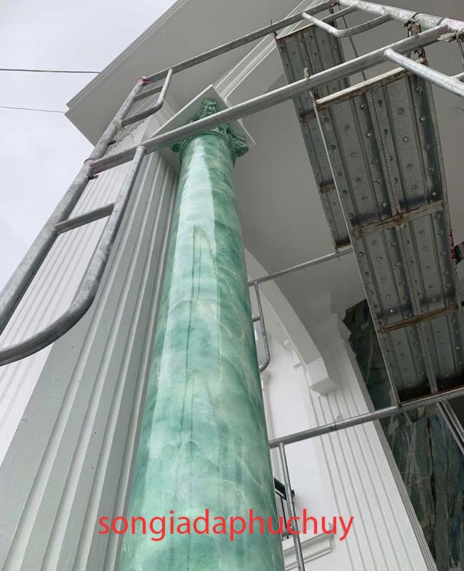 thi công cột tròn sơn giả đá màu xanh