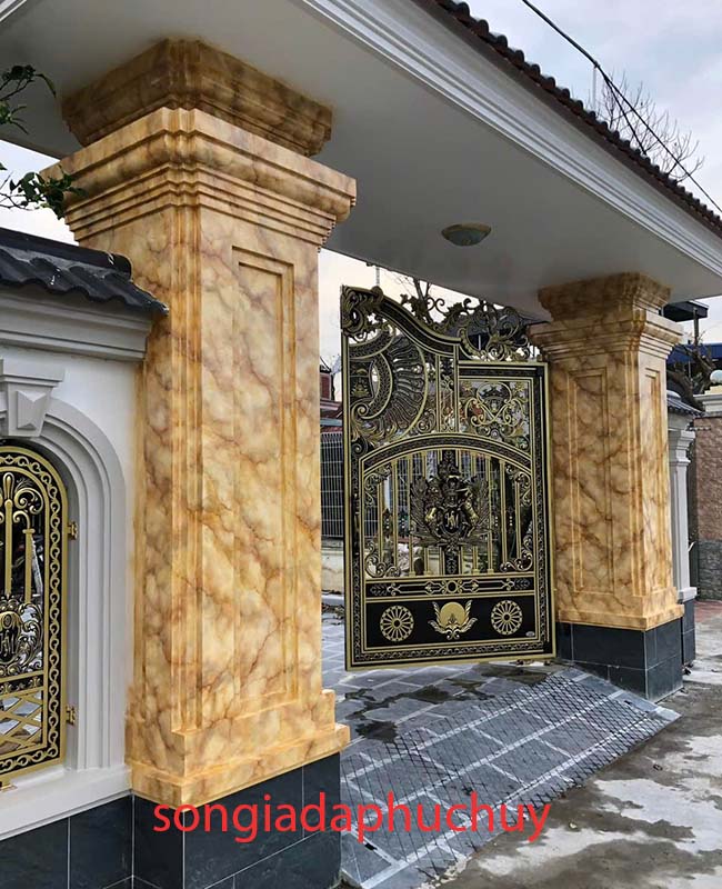 cột cổng vuông sơn giả vân đá màu vàng