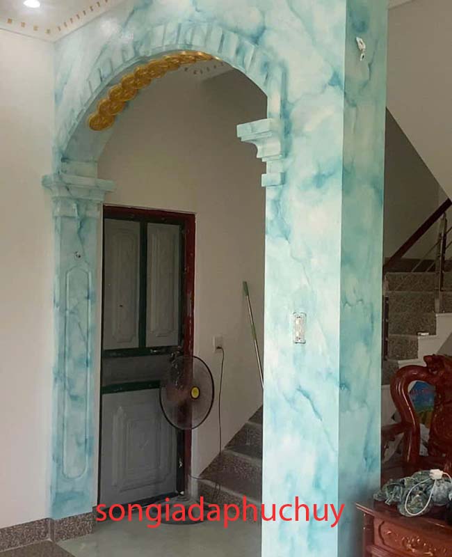 cột vuông trong nhà sơn giả đá