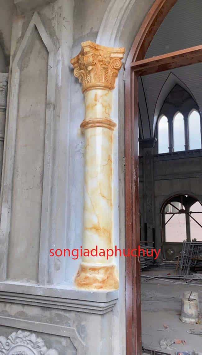 Phúc Huy làm mẫu cột giả đá