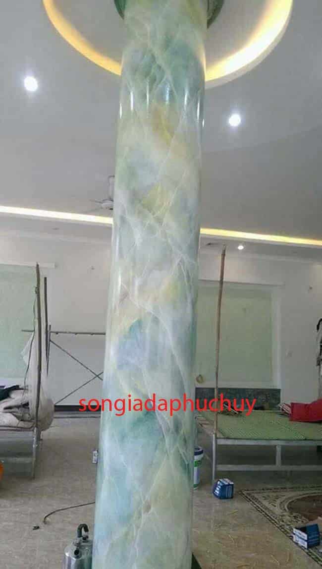 thi công cột giả đá trong nhà