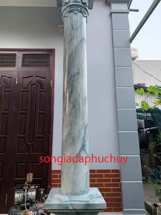 thi công cột tròn giả đá vân mây
