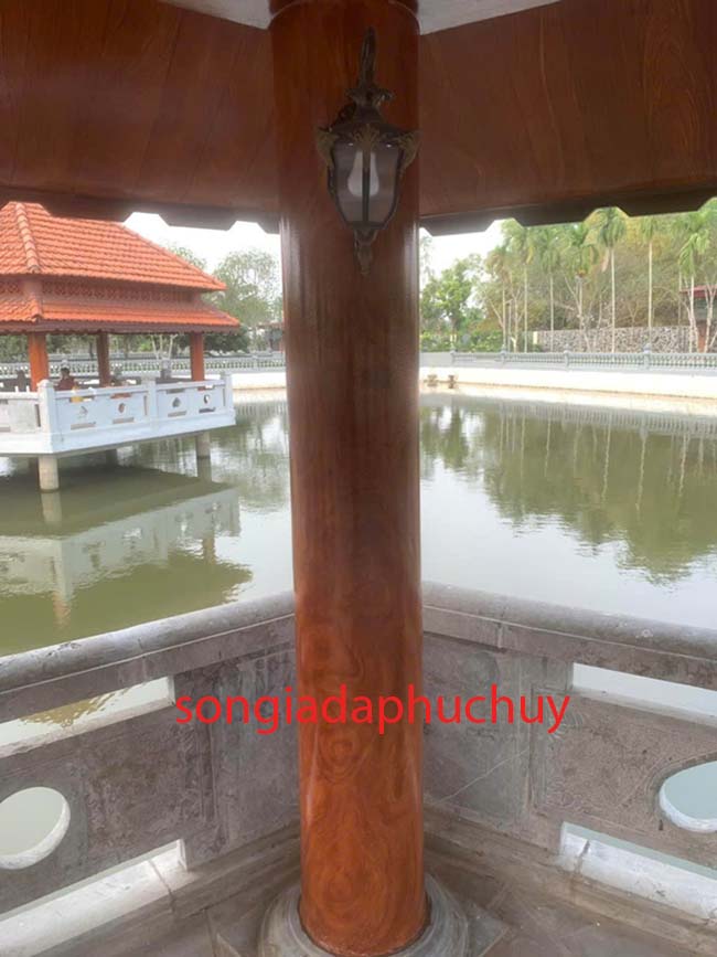 cột tròn ngoài trời vẽ giả gỗ