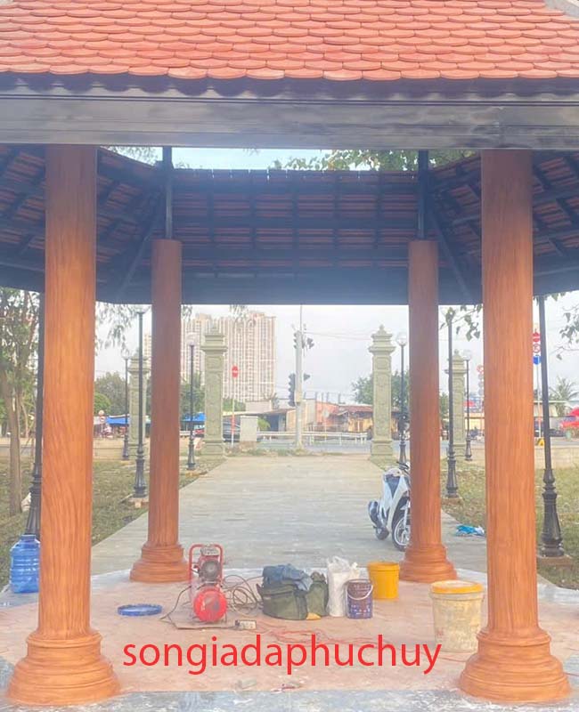 cột trụ lầu ngoài trời giả gỗ đẹp