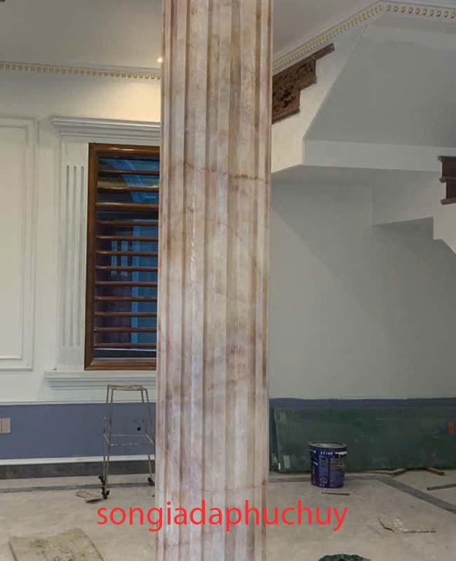 sơn giả đá 3d cột trong nhà