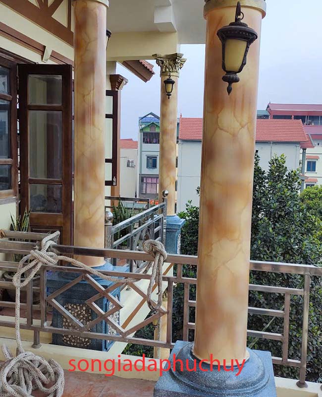 cột tròn ban công sơn giả đá