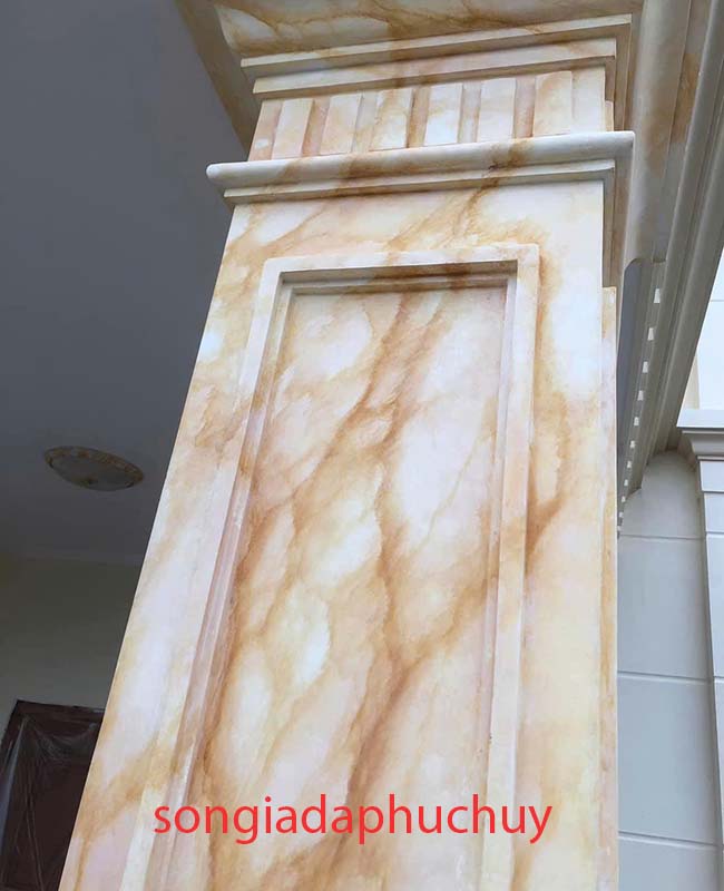 cột vuông sơn giả vân đá cẩm thạch vàng