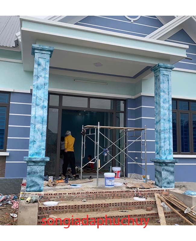 cột vuông mặt tiền sơn giả đá