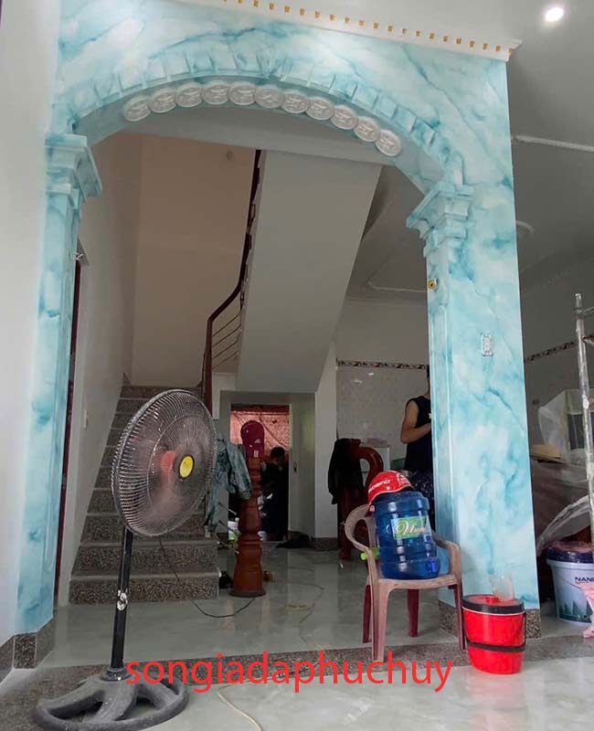 cột trong nhà giả vân đá xanh loang