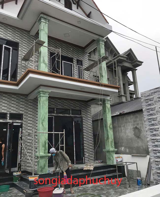 cột vuông mặt tiền sơn giả đá