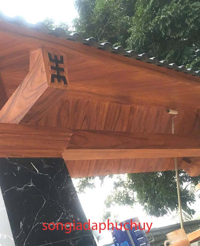 mái cổng bê tông sơn giả gỗ