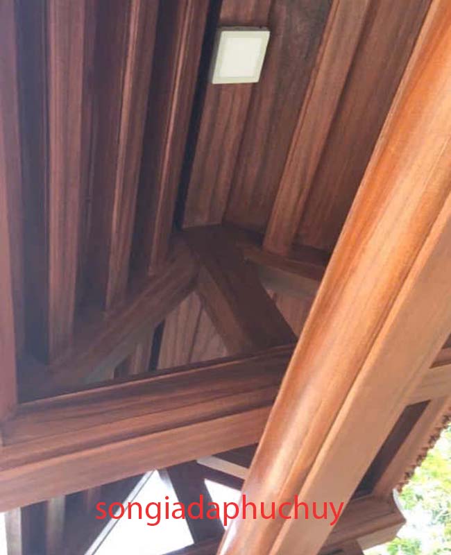 mái cổng phong cách tối giản sơn giả gỗ