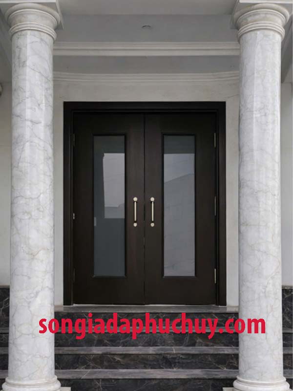 cột nhà trang trí ngoài trời phù hợp nhà hẹp