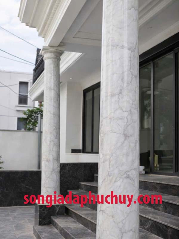 cột sơn giả đá màu trắng ngà sang đẹp