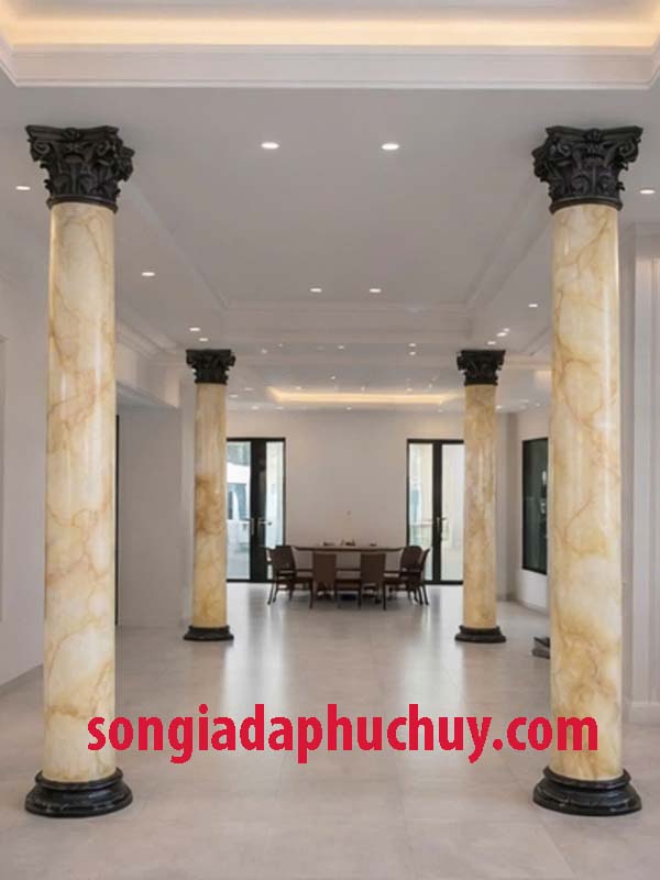 cột tròn trong nhà giả cẩm thạch bắt mắt
