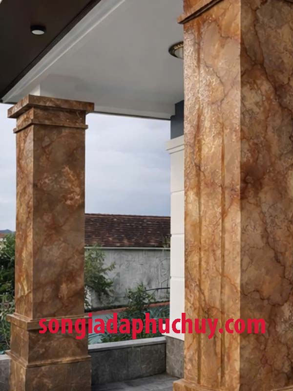 mẫu cột màu nâu đậm cẩm thạch nổi bật