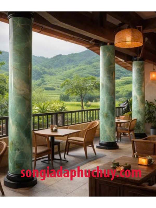 cột sơn giả vân đá cẩm thạch hòa với thiên nhiên 