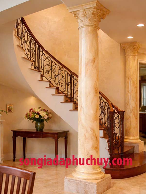 điểm nhấn cho cầu thang là vân đá cẩm thạch nhẹ