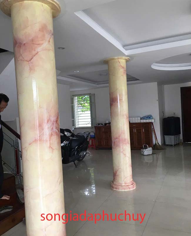cột giả đá marble trong nhà