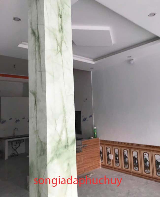 cột vuông trong nhà sơn giả đá 3d
