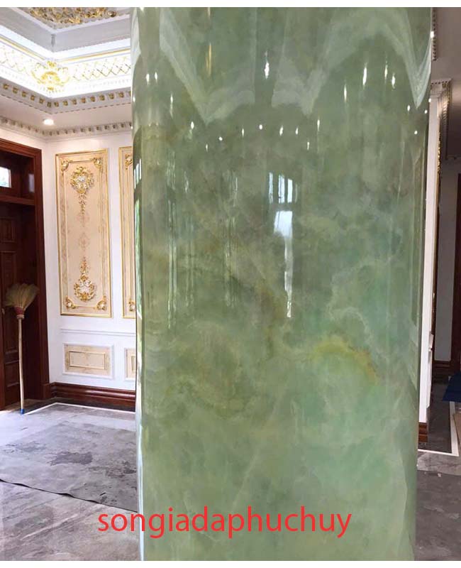 cột giả vân đá 3d trong nhà