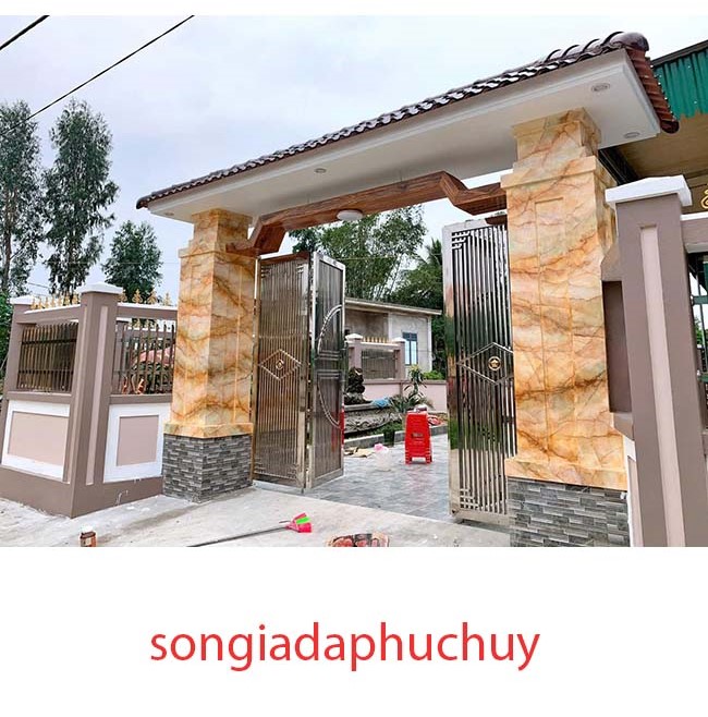 cột cổng giả đá màu vàng đẹp