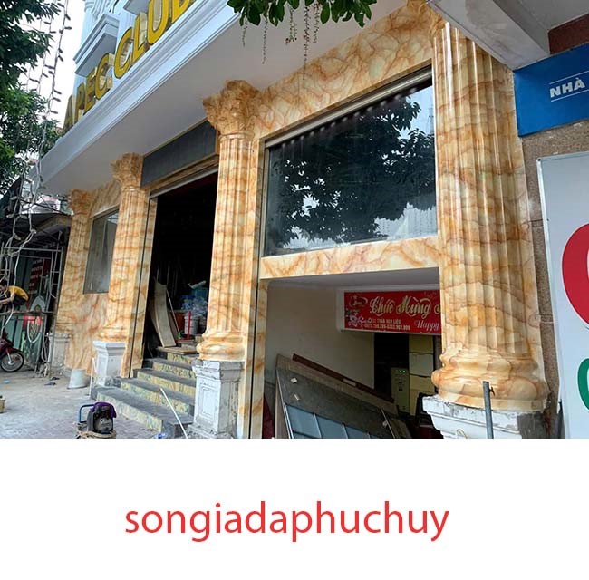 mặt tiền giả đá màu vàng