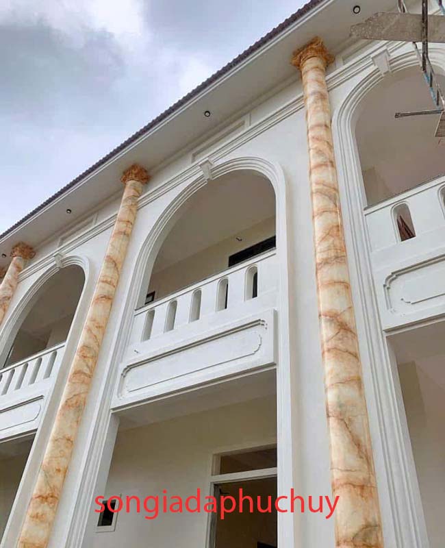 cột sơn giả đá ngoài trời