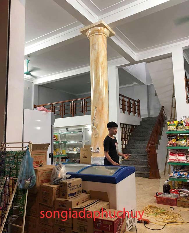 cột trong nhà sơn giả đá đẹp