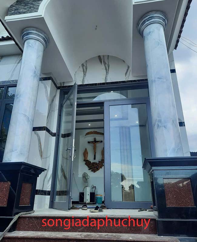 cột mặt tiền sơn giả vân đá marble