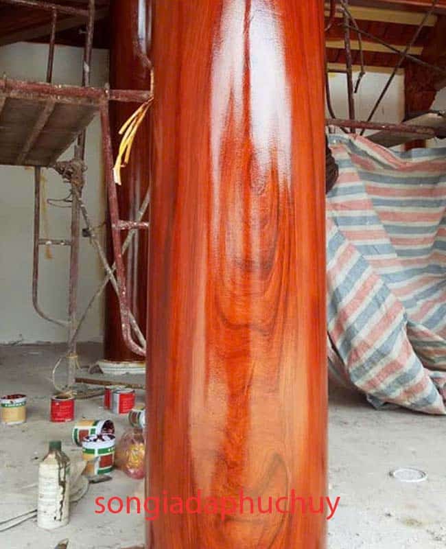 cột tròn trong nhà sơn giả gỗ
