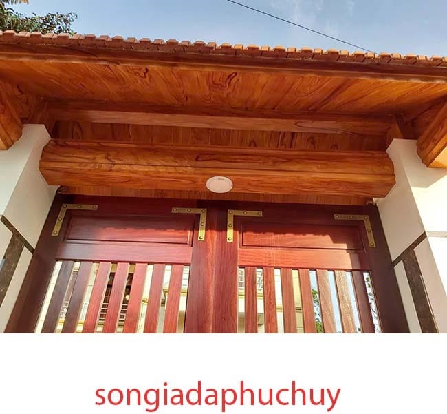 mẫu mái cổng sơn giả vân gỗ đẹp tại Phú Mỹ