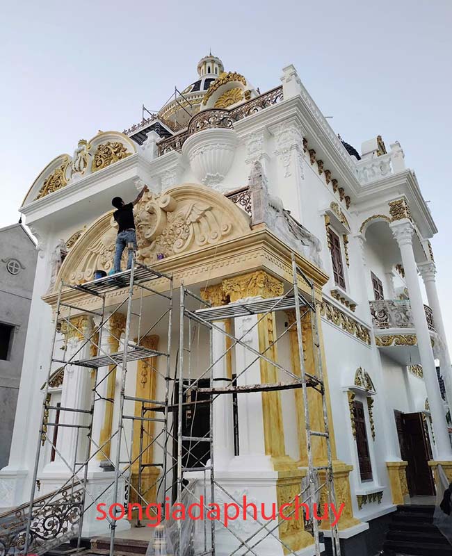 thi công cột tròn mặt tiền giả đá